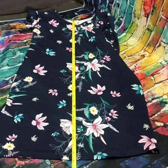 Serra size medium dress navy with floral print - Picture 8 of 10